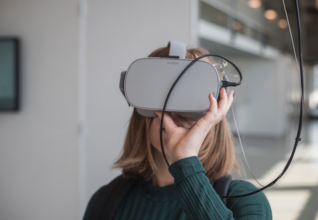 Blog El papel de la retroalimentación háptica en la tecnología de interacción de realidad virtual